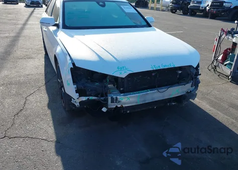 2015 Audi A8 3.0T из США, поврежденный, VIN WAUJGAFD5FN009771